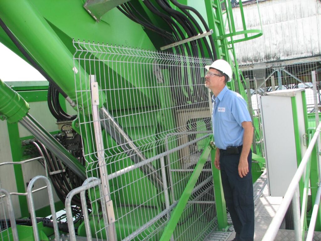 Despite the constricted space of the sugar dock, Redpath’s Jonathan Dunn required stairways in place of ladders along with well-guarded catwalks and maintenance platforms to ensure the safety of workers throughout the loading structure.