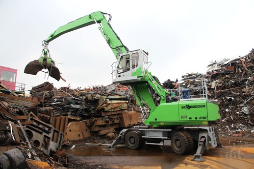 The comfortable elevating maXCab and 49’2”(15 m) cantilever arm render the SENNEBOGEN 830 E-Series particularly flexible and safe.