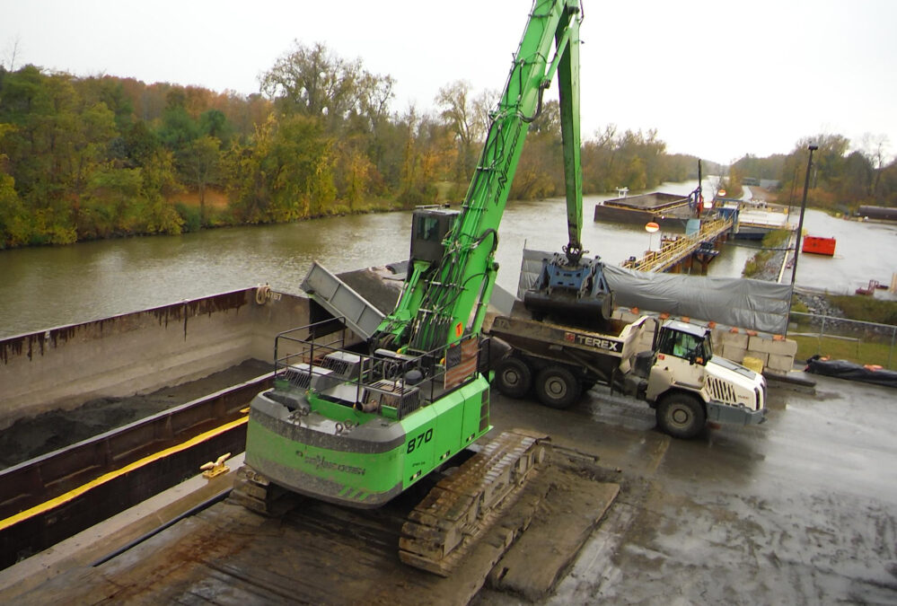SENNEBOGEN 870 Material Handlers Provide Critical Link In PCB Remediation Of The Hudson River