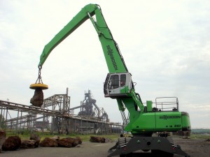 The new 860 is designed to out-reach and out-lift similar machines in this size range and is available with numerous boom and stick configurations.