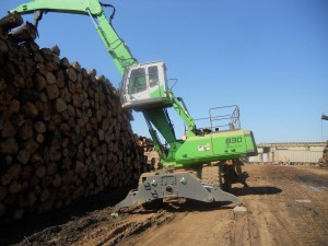 Visibility of the pile with the high rise cab on the 830 M-T gives Ward Timber the opportunity to stack higher safely.