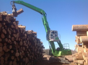 With the 825, Church & Church can now stack logs up to 20+ feet, basically doubling the size of their operation without making the yard bigger!