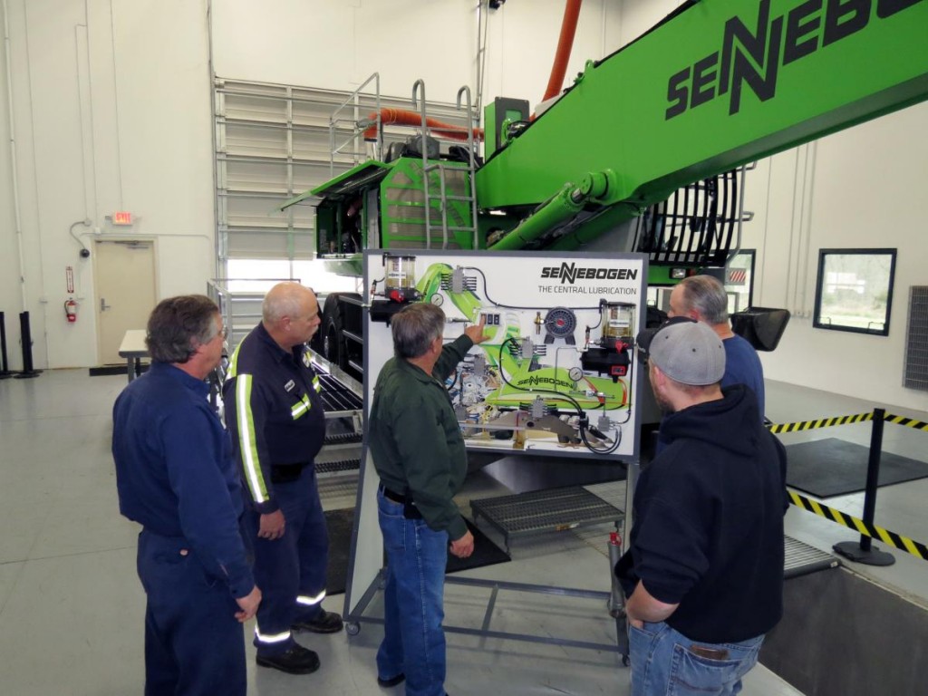 Part of the SENNEBOGEN training facility is having a machine indoors and the use of customized training boards.