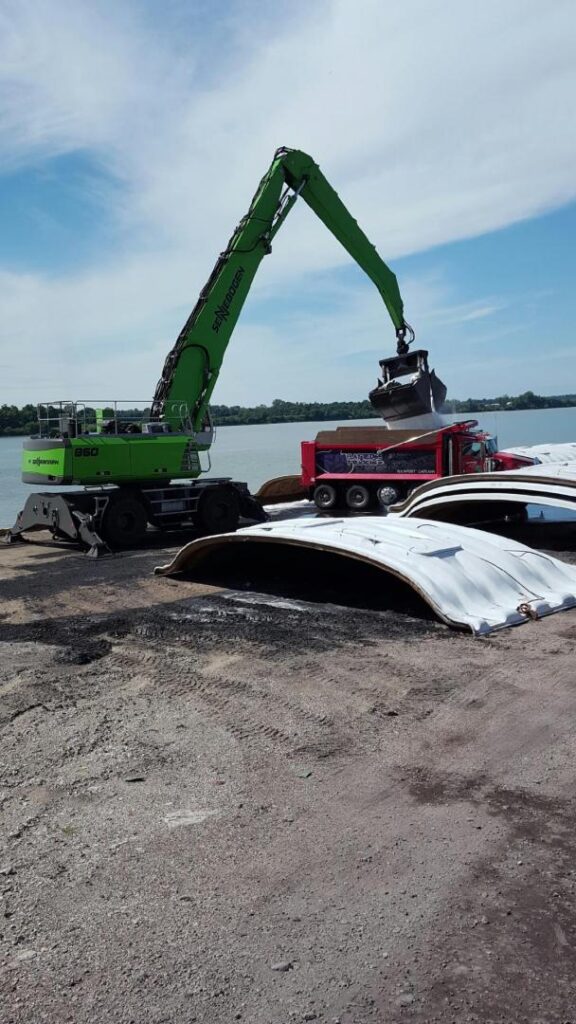 The rubber-tired 860 M gives Yellow Banks the mobility to operate from multiple locations on the 100-acre site.