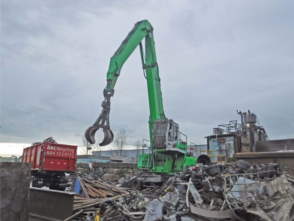 The combination of the reach and the view allows the operator to set up “his office” to his advantage for maximum productivity.