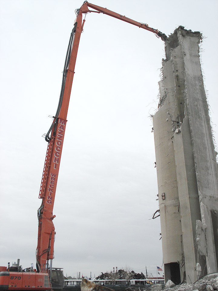 SENNEBOGEN Construction Lift Equipment