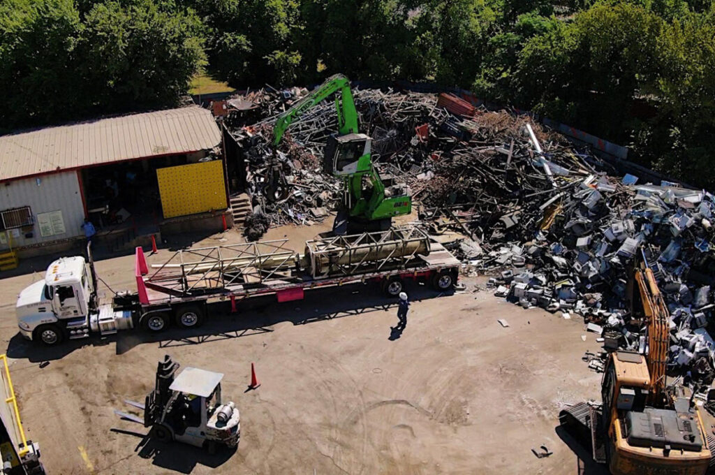 With the reach on his 821, picking material from his flat deck and moving it for processing, is a snap!