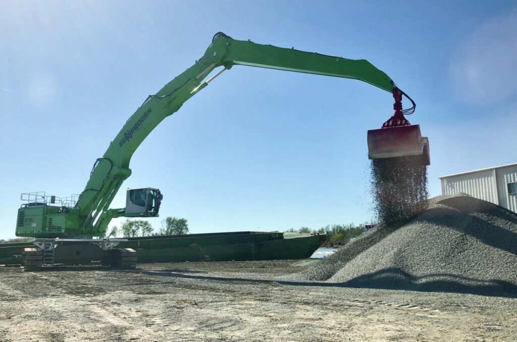 With cab in position, the operator has a perfect view of the barge and the pile.