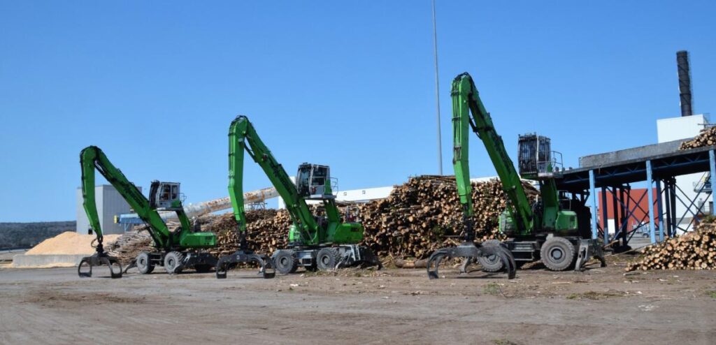 Port Hawkesbury Paper recently added a third SENNEBOGEN log handler to its fleet after the first two accumulated a total of 100,000 service hours.