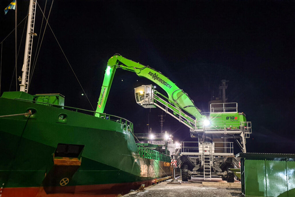When the ships arrive, they need to be handled as quickly as possible due to the harsh winters.