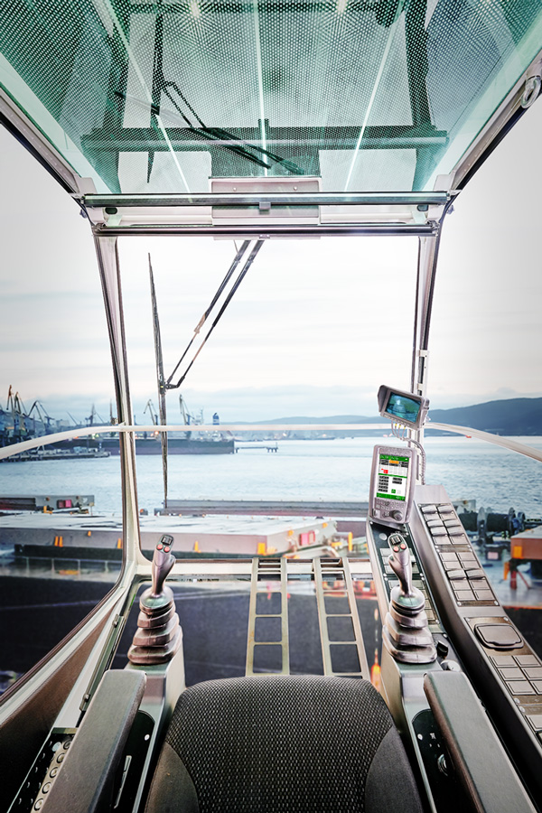 SENNEBOGEN Maxcab and optional Mastercab provide a comfortable, efficient work environment with numerous safety features developed especially for port use.