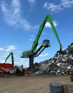 A unique power-supply arrangement allows Cimco’s electric-drive 870 to pick from multiple stockpiles on both sides of the shredder’s infeed. 