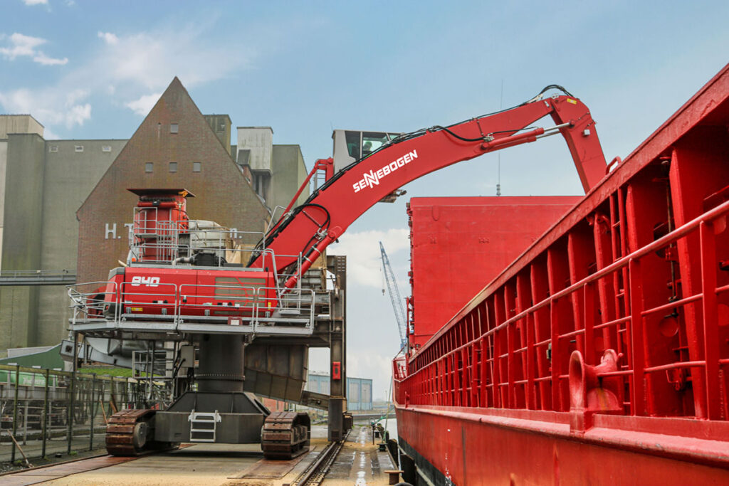 The red 840 R-HD on a 5 ft. (1.5 m) pylon from SENNEBOGEN now supports ATR Landhandel GmbH & Co.KG in bulk material handling