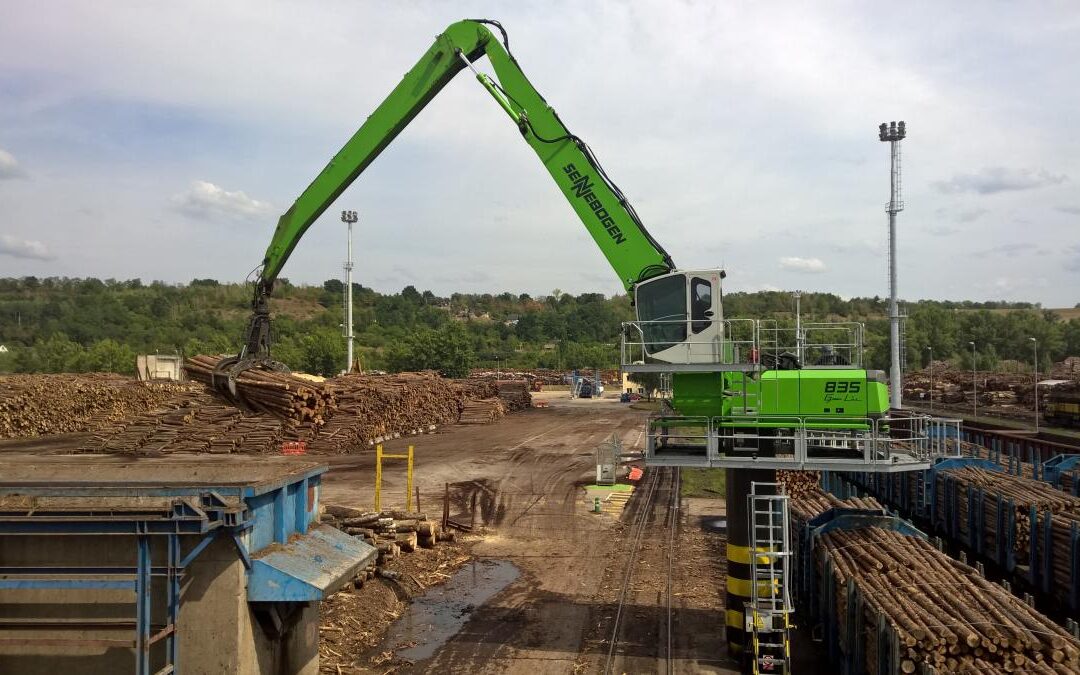 Pulp & Paper Mill Combines Mobile And Stationary SENNEBOGEN Machines For Safety, Savings And Flexiblity