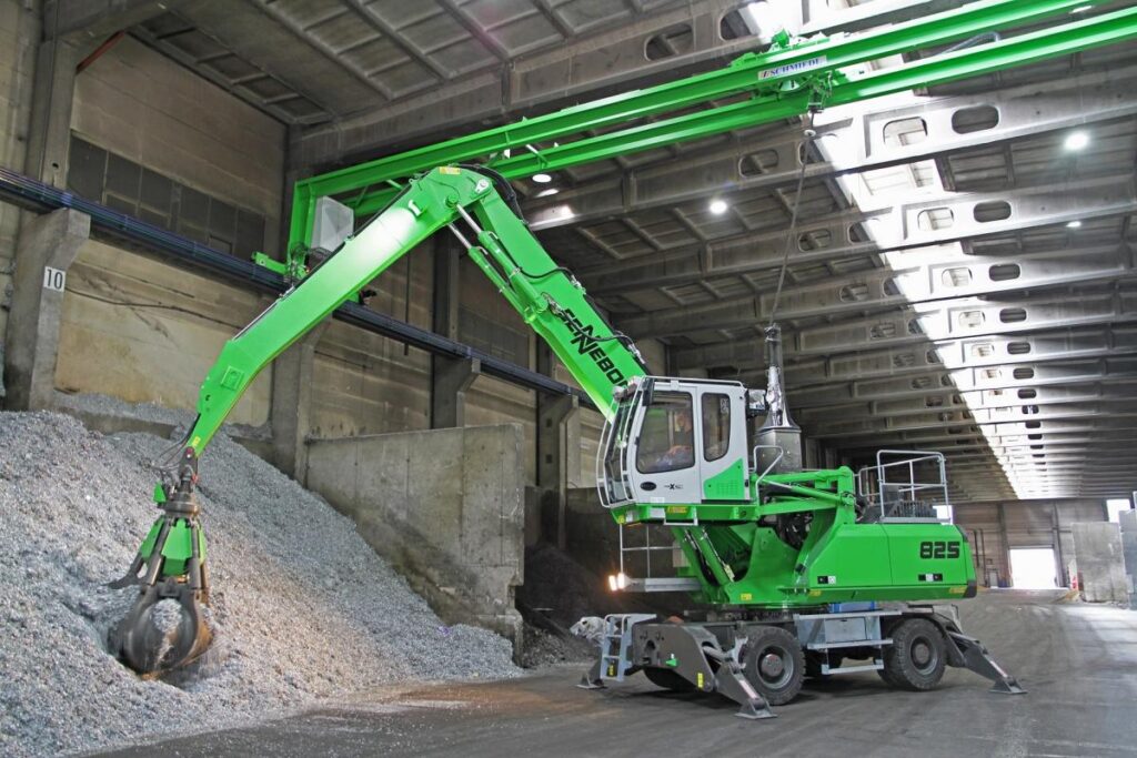 The 825 M has an ingenious ceiling trolley to supply power.