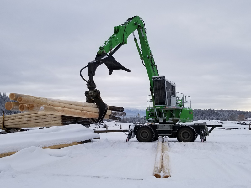 The precision and responsiveness of SENNEBOGEN hydraulics lets operators move loads efficiently without scarring or damaging treated poles.