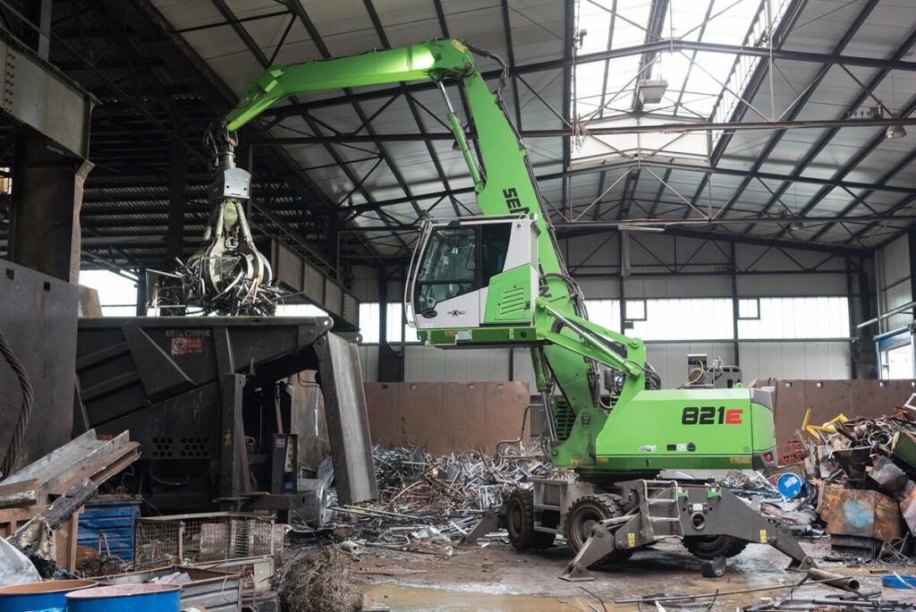 Using their holistic approach led to the acquisition of SENNEBOGEN 821 units for indoor and outside work.