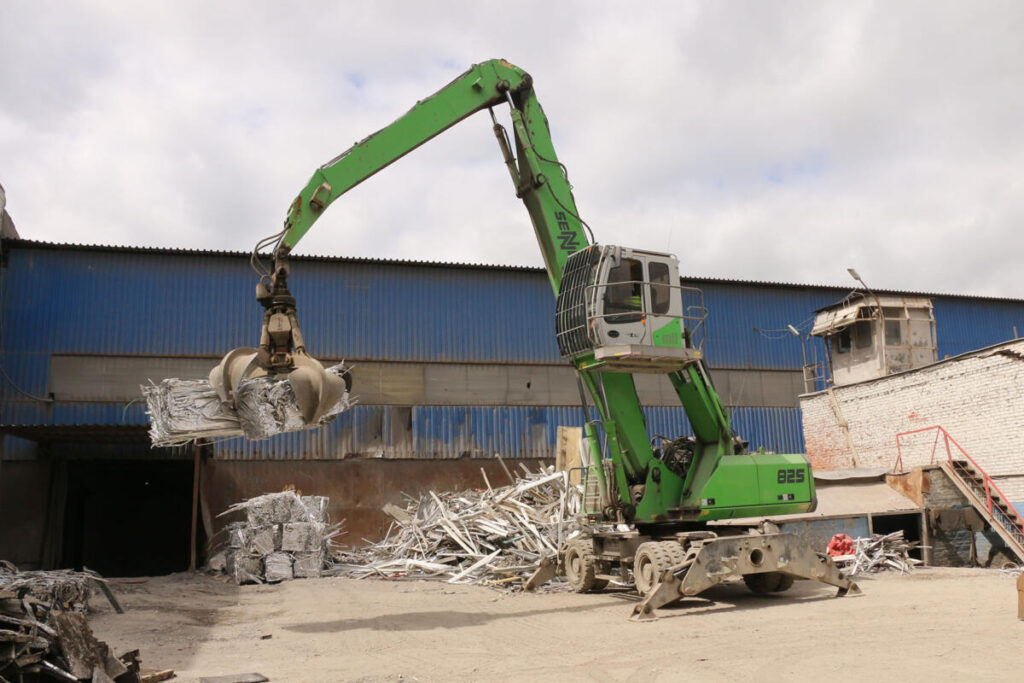 On-site logistics for JSC Aluminium Alloys.