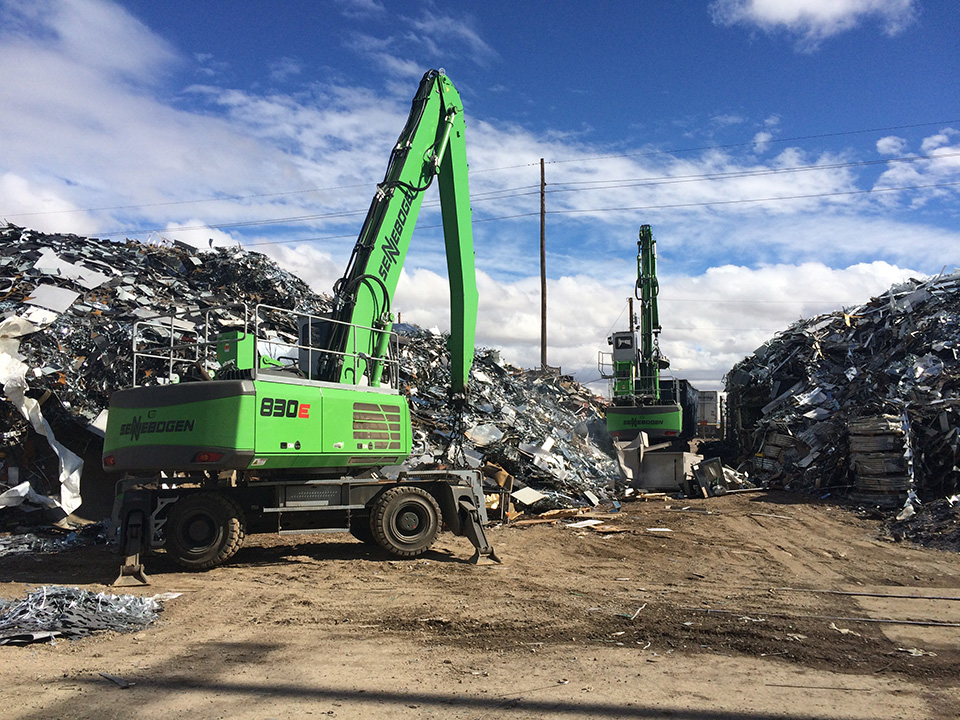 Two 830 M E Series – A typical SENNEBOGEN application in a scrap yard found in the New Jersey region