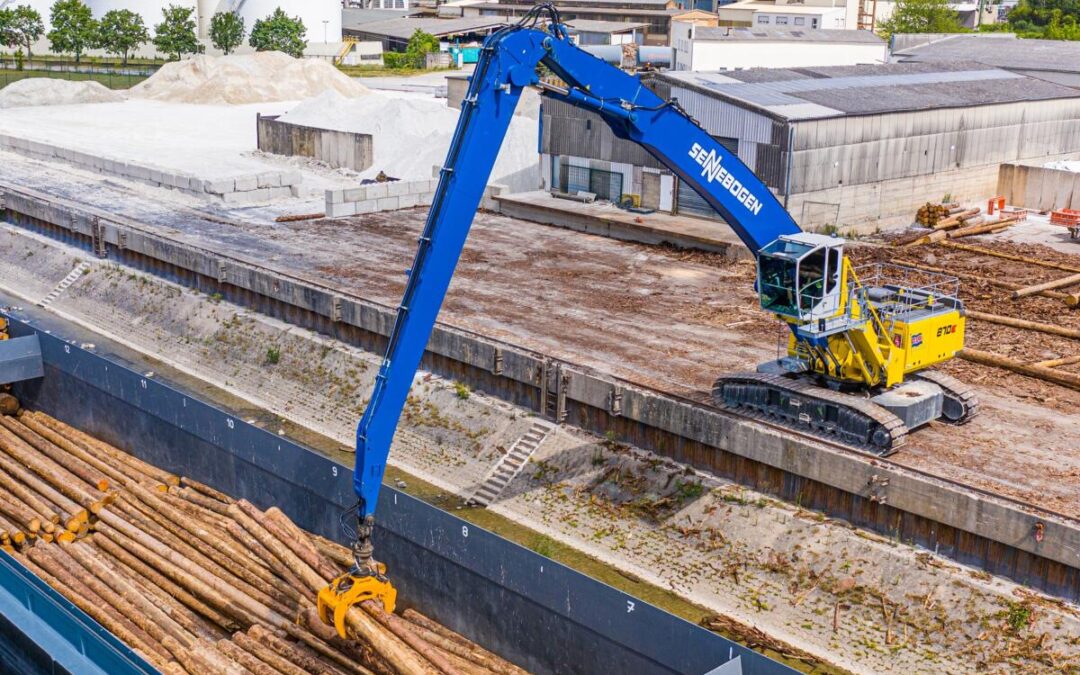 SENNEBOGEN 870 Meets All Challenges At Busy Port
