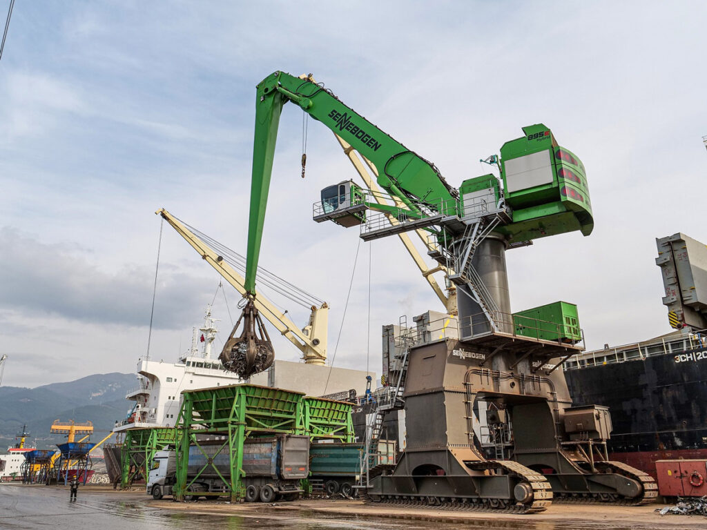 The electric version of the giant 895 Hybrid E-Series material handler in the Port of Iskenderun, with a 130 ft. (40 m) reach.