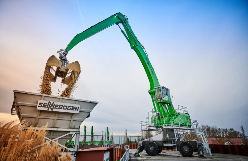 The new 865E Green Hybrid material handler comes through with longer reach, greater load lifting capacity, and robust construction to ports operating in the 100-ton machine class.