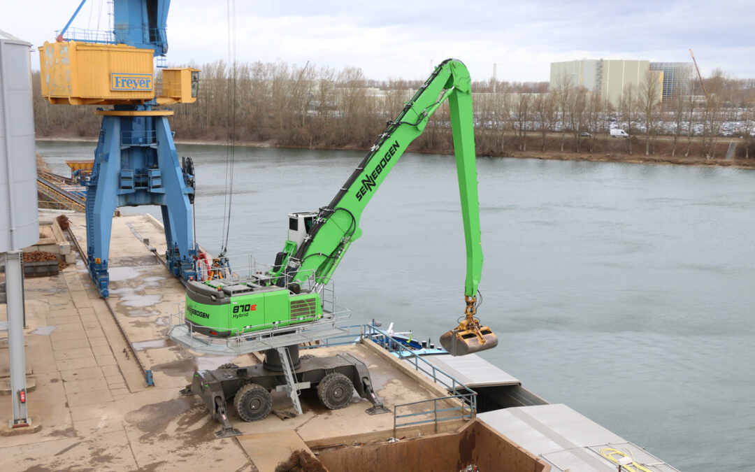 4th Generation Port Facility Adopts New Hybrid SENNEBOGEN 870 M E Series