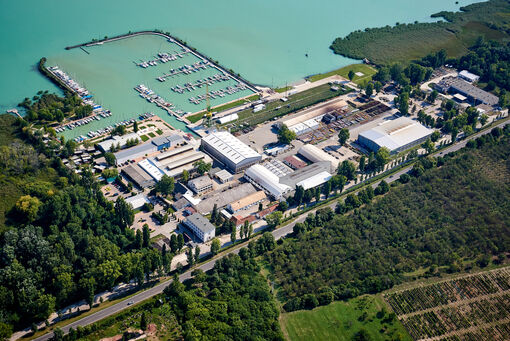 Sennebogen_hungary_facility